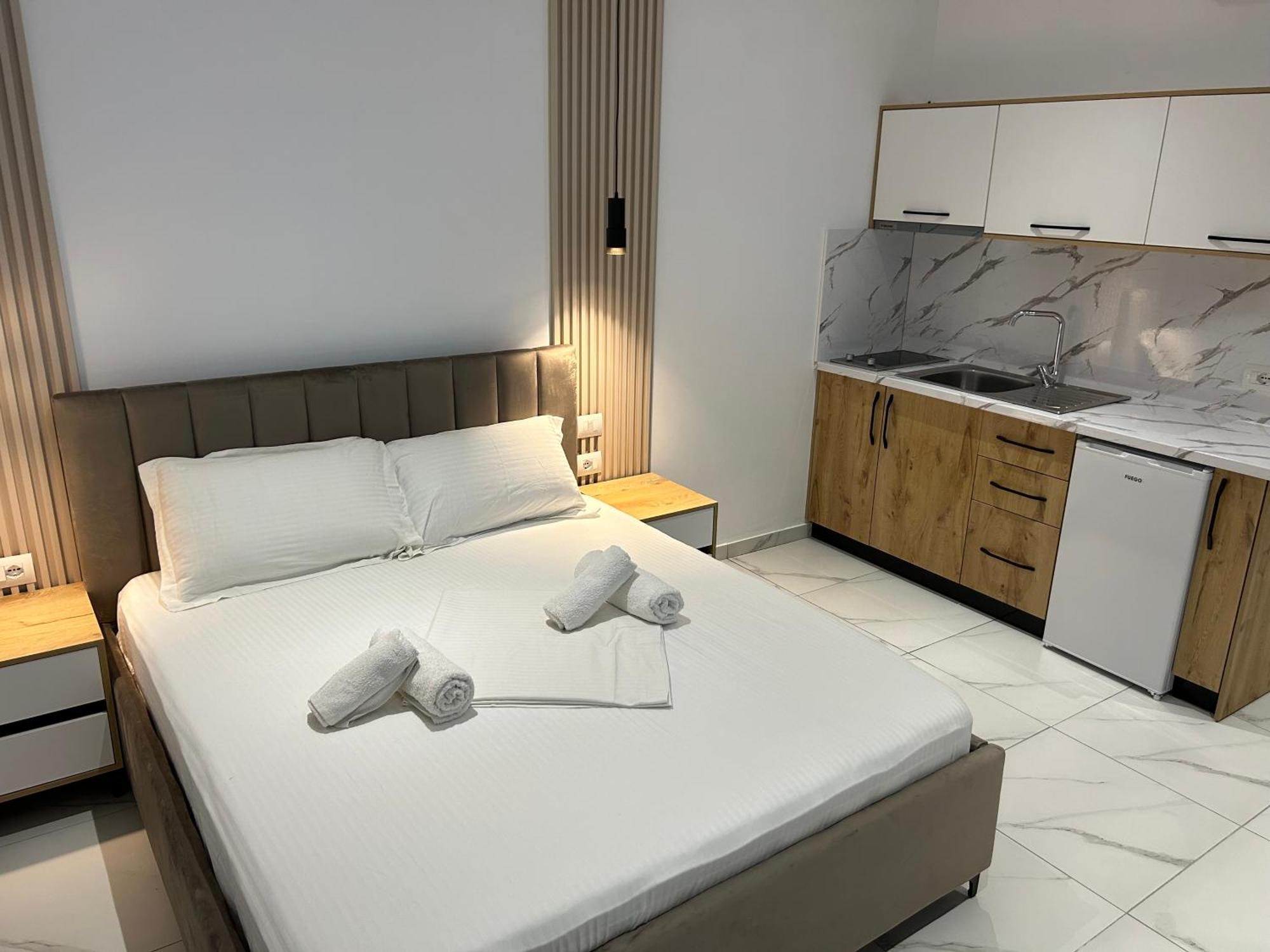 Full Moon Apartment *