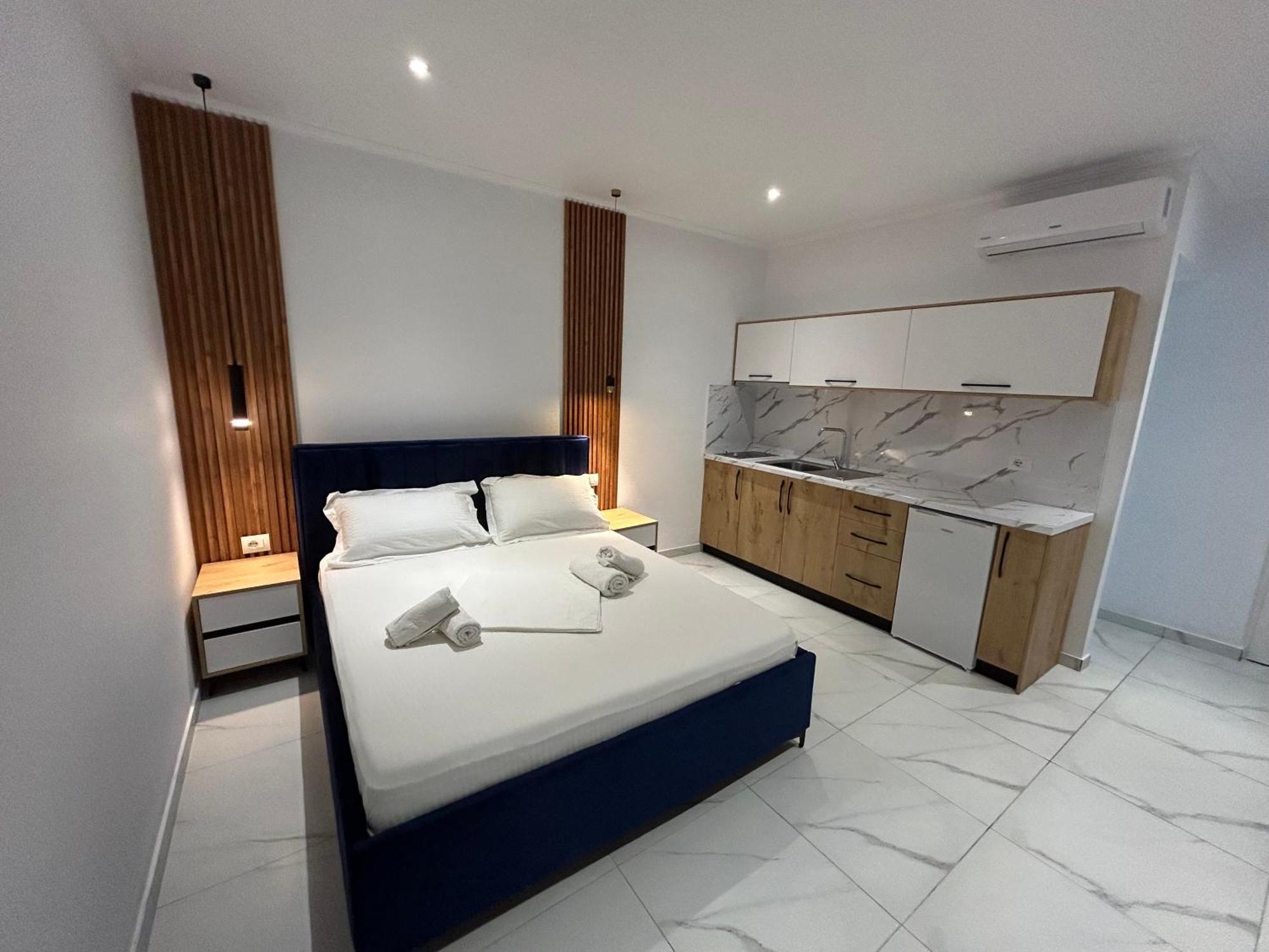 Full Moon Apartment *