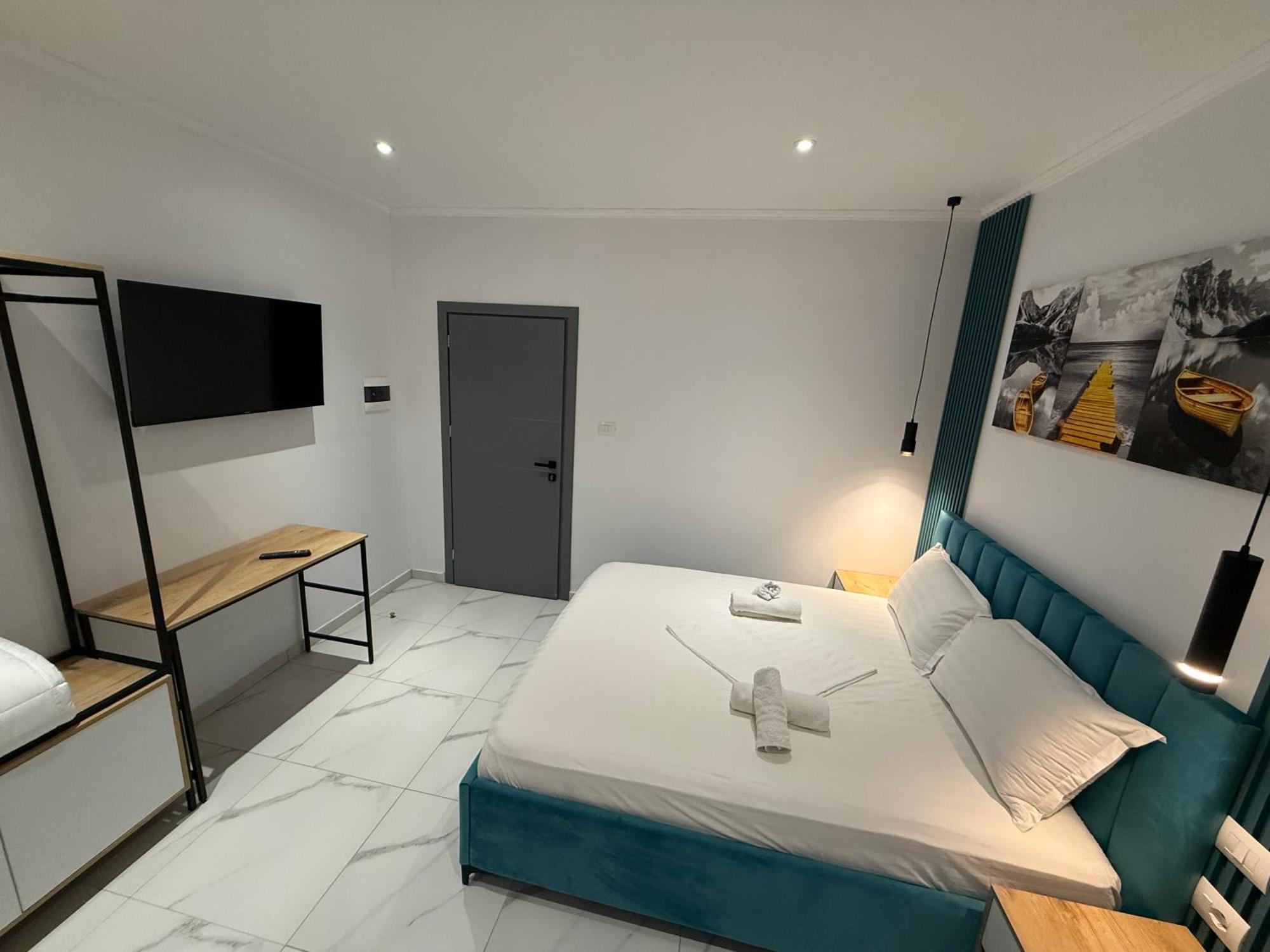 Full Moon Apartment