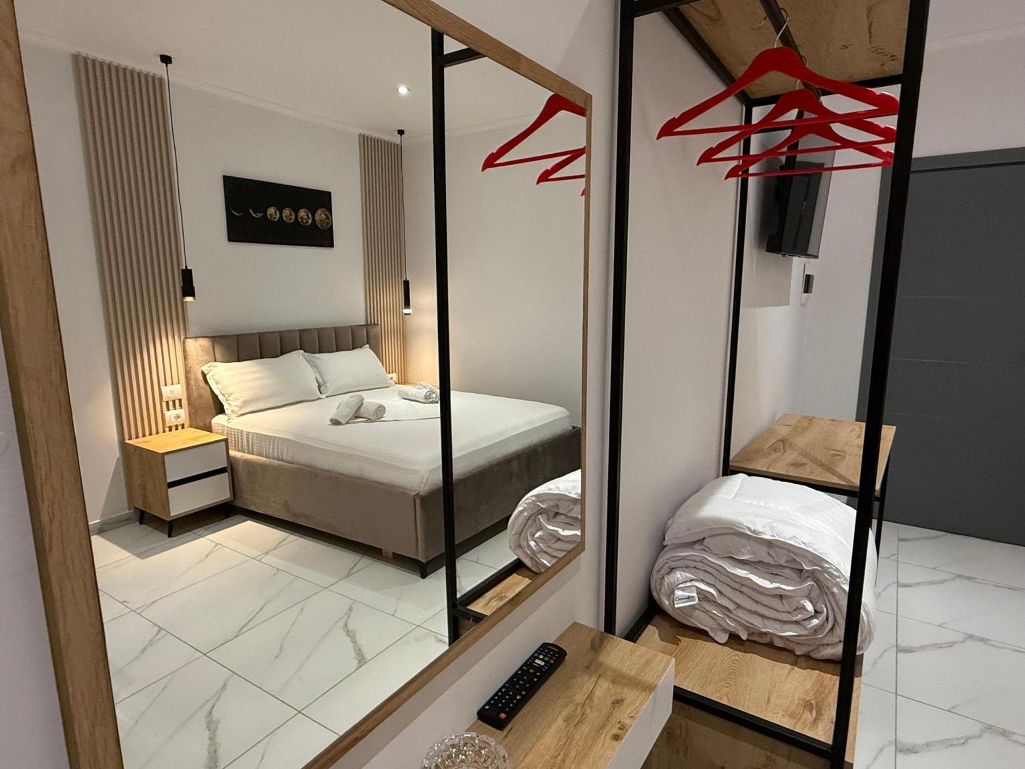 Full Moon Apartment *